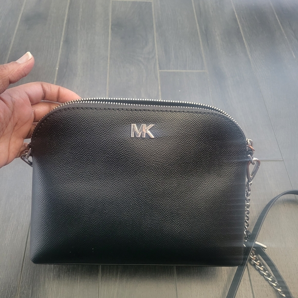 MICHAEL KORS Black Saffiano Leather Dome Crossbody Bag Silver Chain - Picture 3 of 11